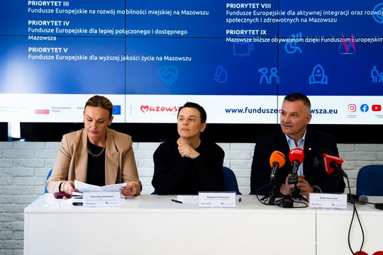 Podpisanie umów na nowe inwestycje w subregionie radomskim (zdjęcia)