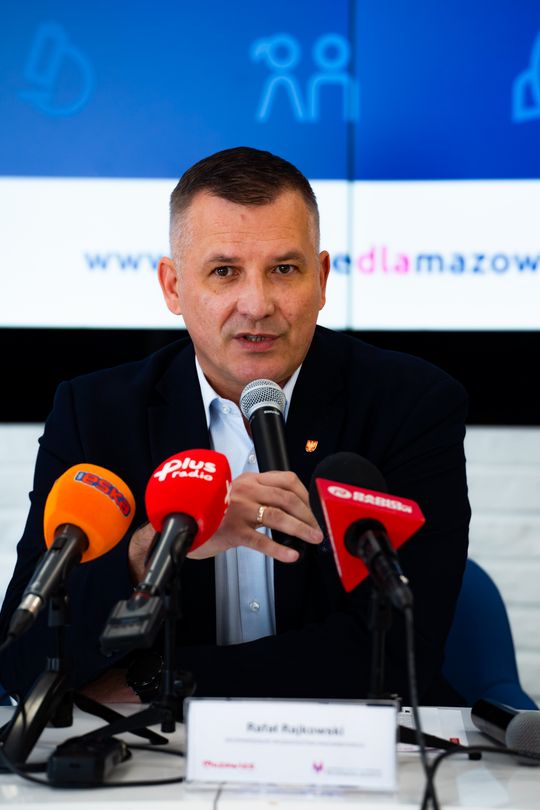 Podpisanie umów na nowe inwestycje w subregionie radomskim (zdjęcia)