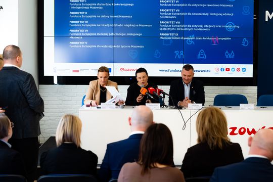 Podpisanie umów na nowe inwestycje w subregionie radomskim (zdjęcia)