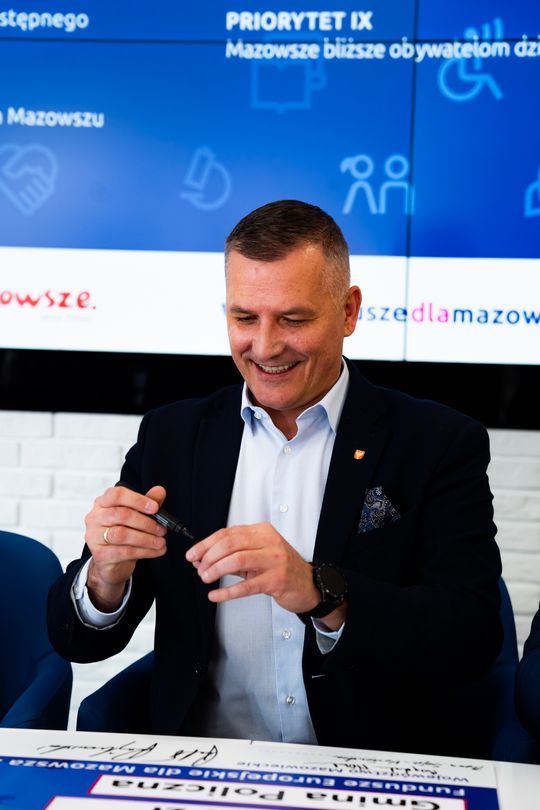 Podpisanie umów na nowe inwestycje w subregionie radomskim (zdjęcia)