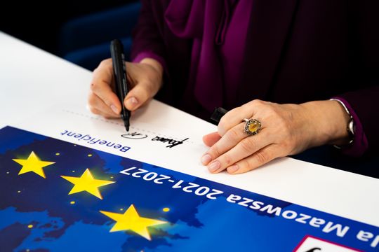 Podpisanie umów na nowe inwestycje w subregionie radomskim (zdjęcia)