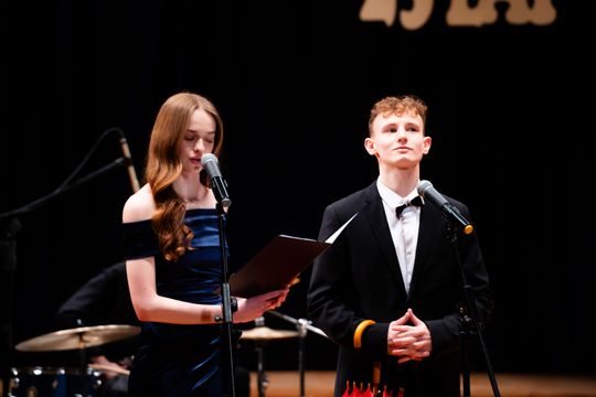 Jubileuszowy koncert II Liceum Ogólnokształcącego im. Marii Konopnickiej "Piosenka nie zna granic" (zdjęcia)
