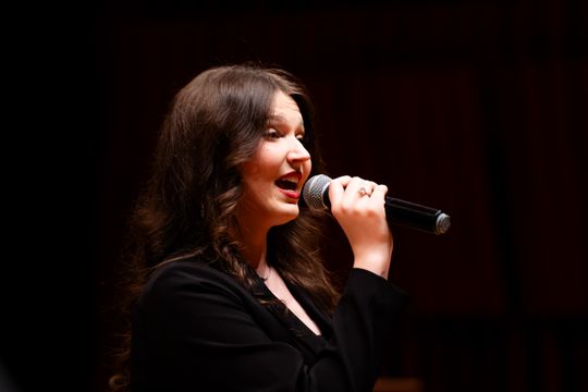 Jubileuszowy koncert II Liceum Ogólnokształcącego im. Marii Konopnickiej "Piosenka nie zna granic" (zdjęcia)