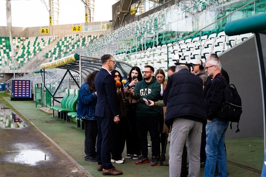 Konferencja prasowa dot. murawy na stadionie przy Struga 63 (zdjęcia)