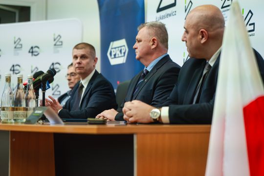 podpisanie umowy o współpracy pomiędzy Łukasiewicz – ITeE ,PKP S.A. oraz Sitk Radom-2.jpg