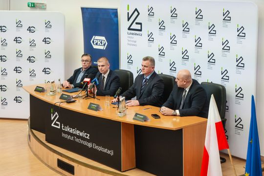 podpisanie umowy o współpracy pomiędzy Łukasiewicz – ITeE ,PKP S.A. oraz Sitk Radom-4.jpg