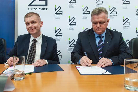 podpisanie umowy o współpracy pomiędzy Łukasiewicz – ITeE ,PKP S.A. oraz Sitk Radom-8.jpg