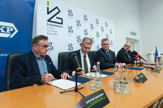 podpisanie umowy o współpracy pomiędzy Łukasiewicz – ITeE ,PKP S.A. oraz Sitk Radom-11.jpg