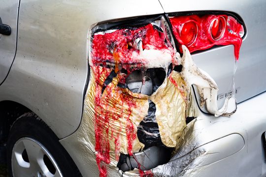 Pożar wiaty śmietnikowej i samochodów przy ul. Osiedlowej (zdjęcia)