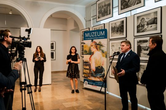 Konferencja - ,,Współczesna Warszawa na ''starej'' fotografii'' (zdjęcia)