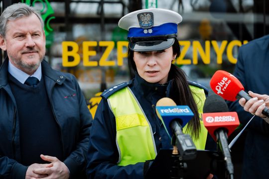 Briefing promujący bezpieczeństwo w komunikacji drogowej w okresie świątecznym (zdjęcia)
