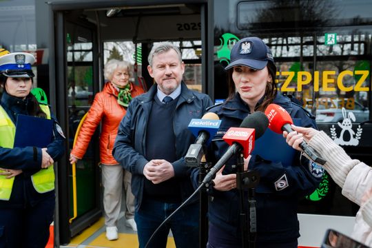 Briefing promujący bezpieczeństwo w komunikacji drogowej w okresie świątecznym (zdjęcia)