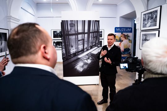 Wernisaż wystawy "Współczesna Warszawa na starej fotografii" (zdjęcia)