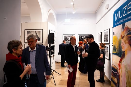 Wernisaż wystawy "Współczesna Warszawa na starej fotografii" (zdjęcia)