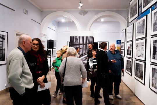 Wernisaż wystawy "Współczesna Warszawa na starej fotografii" (zdjęcia)