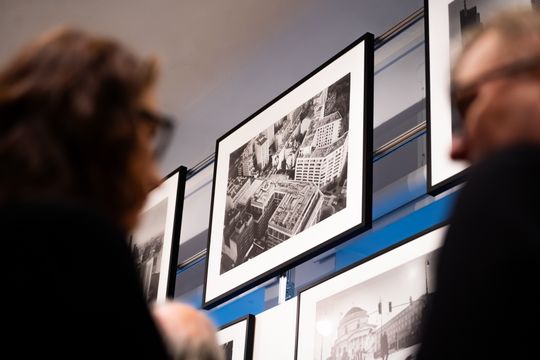 Wernisaż wystawy "Współczesna Warszawa na starej fotografii" (zdjęcia)
