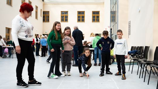 Seniorzy dzieciom - spotkanie pokoleń edycja II (zdjęcia)