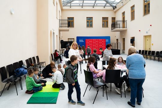 Seniorzy dzieciom - spotkanie pokoleń edycja II (zdjęcia)