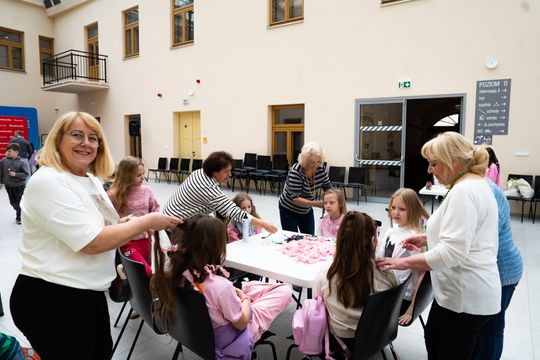 Seniorzy dzieciom - spotkanie pokoleń edycja II (zdjęcia)