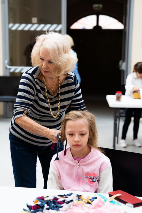 Seniorzy dzieciom - spotkanie pokoleń edycja II (zdjęcia)