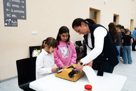 Seniorzy dzieciom - spotkanie pokoleń edycja II (zdjęcia)