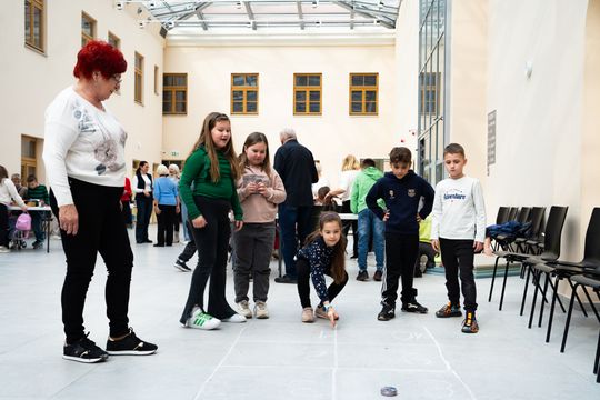 Seniorzy dzieciom - spotkanie pokoleń edycja II (zdjęcia)