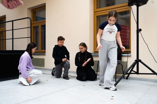 Seniorzy dzieciom - spotkanie pokoleń edycja II (zdjęcia)