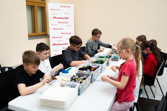 Seniorzy dzieciom - spotkanie pokoleń edycja II (zdjęcia)