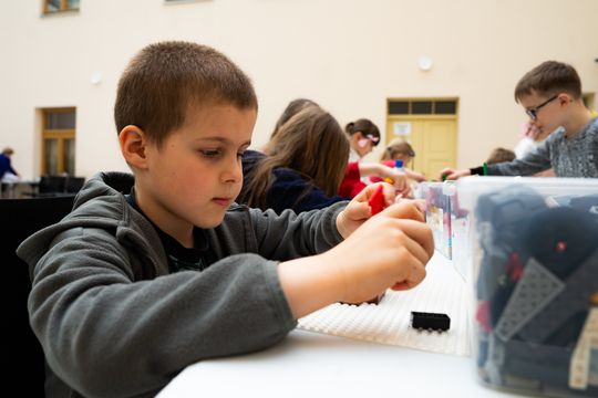 Seniorzy dzieciom - spotkanie pokoleń edycja II (zdjęcia)