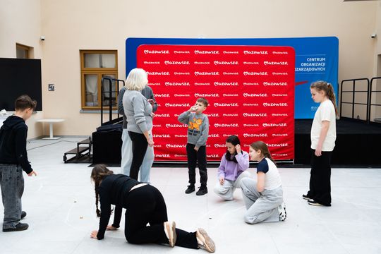 Seniorzy dzieciom - spotkanie pokoleń edycja II (zdjęcia)