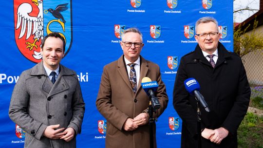 Konferencja prasowa dot. rozbudowy dróg w powiecie zwoleńskim (zdjęcia)