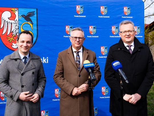 Konferencja prasowa dot. rozbudowy dróg w powiecie zwoleńskim (zdjęcia)