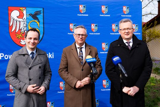 Konferencja prasowa dot. rozbudowy dróg w powiecie zwoleńskim (zdjęcia)