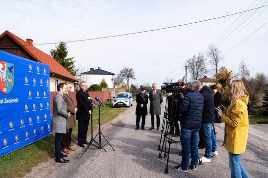 Konferencja prasowa dot. rozbudowy dróg w powiecie zwoleńskim (zdjęcia)