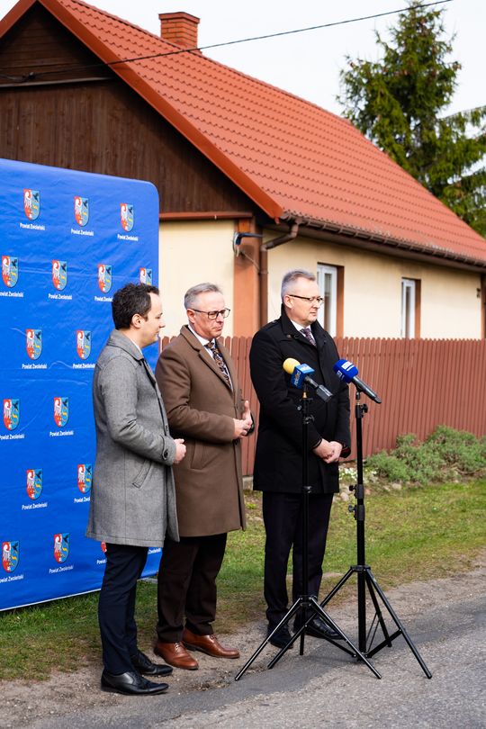 Konferencja prasowa dot. rozbudowy dróg w powiecie zwoleńskim (zdjęcia)