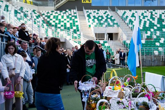 Święcenie pokarmów na stadionie Radomiaka (zdjęcia)