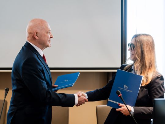 Podpisanie umowy pomiędzy Uniwersytetem Radomskim a PSE (zdjęcia) Podpisanie umowy pomiędzy Uniwersytetem Radomskim a PSE (zdjęcia)