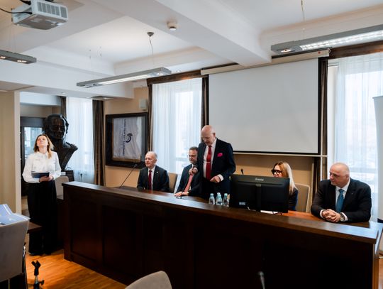 Podpisanie umowy pomiędzy Uniwersytetem Radomskim a PSE (zdjęcia)