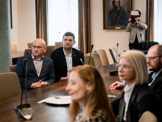 Podpisanie umowy pomiędzy Uniwersytetem Radomskim a PSE (zdjęcia)