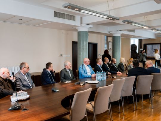 Podpisanie umowy pomiędzy Uniwersytetem Radomskim a PSE (zdjęcia)