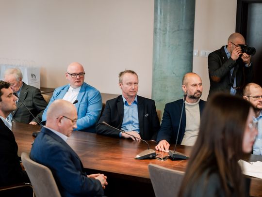 Podpisanie umowy pomiędzy Uniwersytetem Radomskim a PSE (zdjęcia)