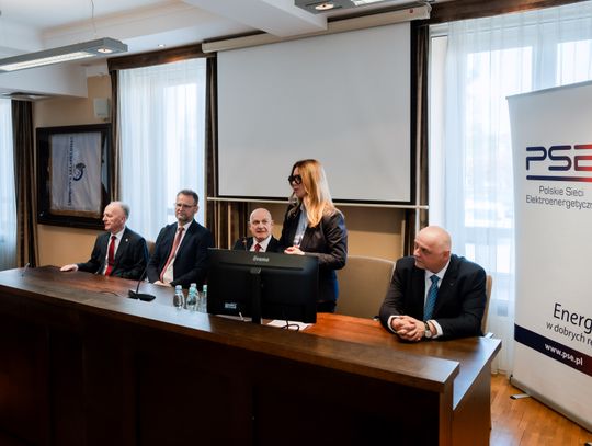 Podpisanie umowy pomiędzy Uniwersytetem Radomskim a PSE (zdjęcia)