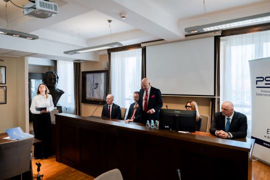 Podpisanie umowy pomiędzy Uniwersytetem Radomskim a PSE (zdjęcia)
