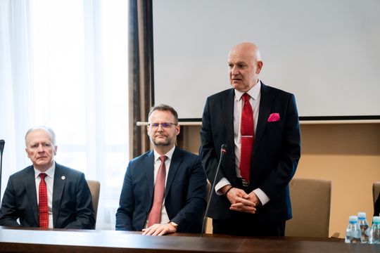 Podpisanie umowy pomiędzy Uniwersytetem Radomskim a PSE (zdjęcia)