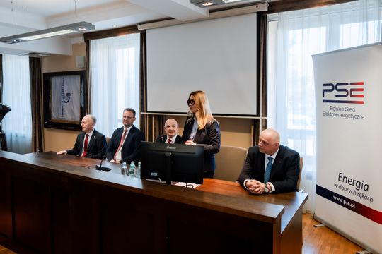 Podpisanie umowy pomiędzy Uniwersytetem Radomskim a PSE (zdjęcia)