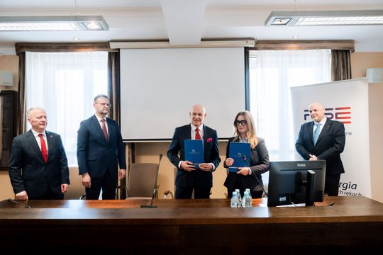 Podpisanie umowy pomiędzy Uniwersytetem Radomskim a PSE (zdjęcia)