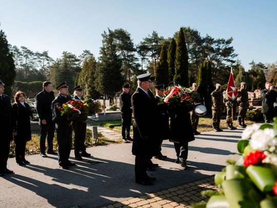 Złożenie kwiatów na grobie śp. kpt. Artura Ziętka (zdjęcia)
