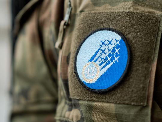 Złożenie kwiatów w rocznicę katastrofy pod Smoleńskiem (zjęcia)