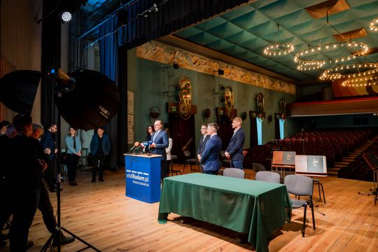 Podpisanie umowy na przebudowę sali koncertowej ROK (zdjęcia)