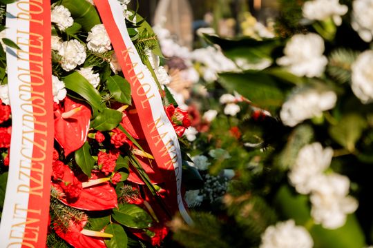 Złożenie kwiatów na grobie śp. kpt. Artura Ziętka (zdjęcia)